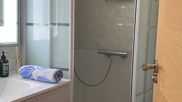 Apartament, 4 dormitoris, fumadors, balcó | Bany