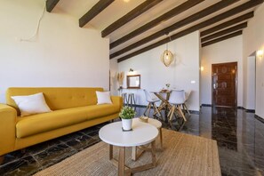 Chalet, 3 habitaciones, terraza, vistas al jardín | Zona de estar