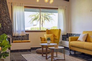 Chalet, 3 Bedrooms, Terrace, Garden View | Living area