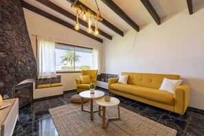 Chalet, 3 habitaciones, terraza, vistas al jardín | Zona de estar