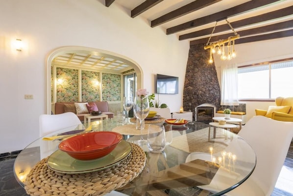Chalet, 3 habitaciones, Terraza, vista al jardín | Restaurantes