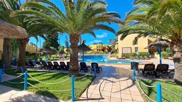 Appartement, 1 chambre, fumeurs, balcon | Piscine | Piscine extérieure