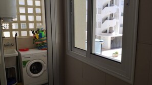 Apartemen, 2 kamar tidur, akses difabel, teras | Laundry