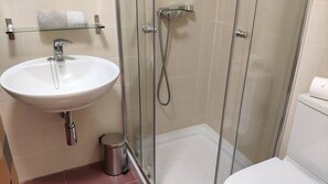 Apartment, 2 Bedrooms, Accessible, Terrace | Bathroom