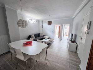 Apartment, 3 Schlafzimmer, Stadtblick | Wohnzimmer
