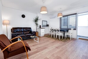 Lägenhet - 4 sovrum - balkong - utsikt mot staden | Interiör