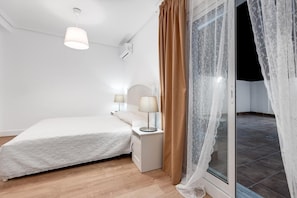 4 bedrooms - 3 Bedroom 2 Bathroom Apartment 500 Meters From The Beach in Torrevieja (Torrevieja)