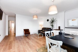 Dining room - 3 Bedroom 2 Bathroom Apartment 500 Meters From The Beach in Torrevieja (Torrevieja)