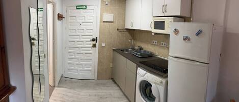 Apart Daire, 1 Yatak Odası, Sigara İçilebilir, Balkon | Özel mutfak