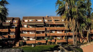 Apartamento, 3 quartos, sacada, vista para o jardim | Fachada