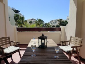 Outdoor dining - Beautiful 2 Bedroom 2 Bathroom Apartment With Pool (Roquetas de Mar)