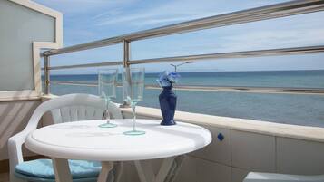 Appartement, 1 slaapkamer, terras, uitzicht op zee | Buiten dineren