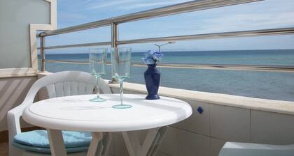 1 Bedroom Penthouse On Front Line Of The Beach