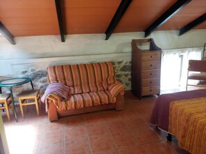 House, 4 Bedrooms, Smoking | 4 bedrooms - Casa Rural Las Henrenes (Cillán)