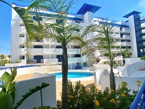 Departamento, 1 habitación, balcón, vista a la ciudad | Alberca | Alberca al aire libre