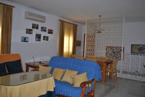 Loft, 2 Bedrooms, Patio, City View | Lounge