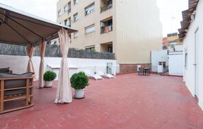 Felles sovesal, 1 soverom, terrasse, byutsikt | Fasade