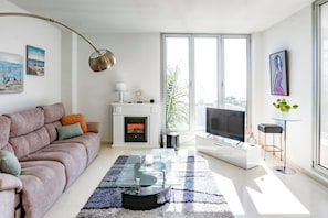 Leilighet, 3 soverom, balkong, fjellutsikt | Oppholdsområde