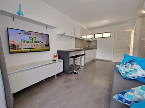 Apartment, 1 Bedroom, Smoking, Balcony | Dining room