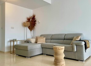 アパートメント 2 ベッドルーム バリアフリー テラス | リビング エリア