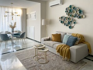 Departamento, 1 habitación, con acceso para personas discapacitadas, vista al jardín | Área de sala de estar