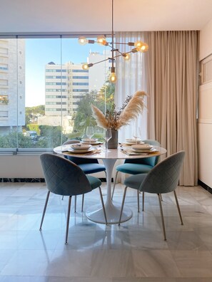 Apartamento, 1 quarto, acessível, vista para o jardim | Opções para refeição