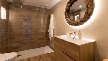 Room, 1 Bedroom, Balcony, Ocean View | Bathroom