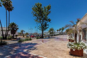 Zimmer, 1 Schlafzimmer, Balkon, Meerblick | Unterkunftsgelände