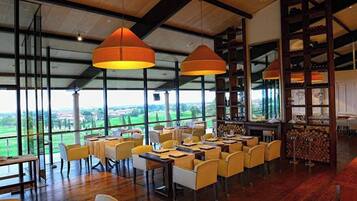 House, 2 Bedrooms, Balcony, Garden View | Dining