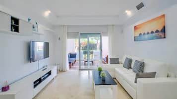 Apartment, 2 Bedrooms, Accessible, Patio | Living area