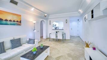 Apartment, 2 Bedrooms, Accessible, Patio | Living area