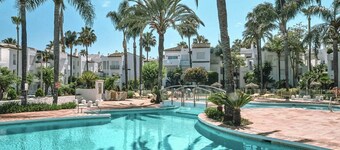 Cozy Beach Side Apartment With Pool