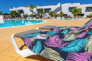Departamento, 1 habitación, Terraza, vista al jardín | Alberca | Alberca al aire libre 