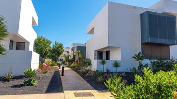 Apartment, 1 Bedroom, Terrace, Garden View | Property grounds