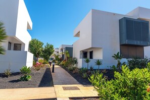 Apartment, 1 Schlafzimmer, Terrasse, Gartenblick | Unterkunftsgelände