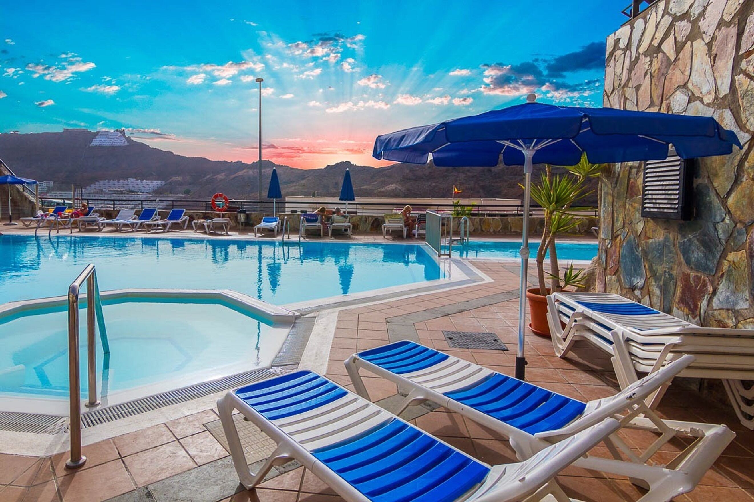 Apartamento, 2 quartos, para fumantes, sacada | Piscina