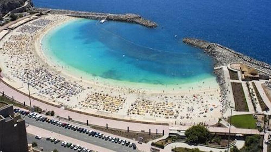 New Renovated Family Home Above Swimming Pool!