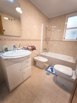 Apartment, 2 Schlafzimmer, barrierefrei, Raucher | Badezimmer