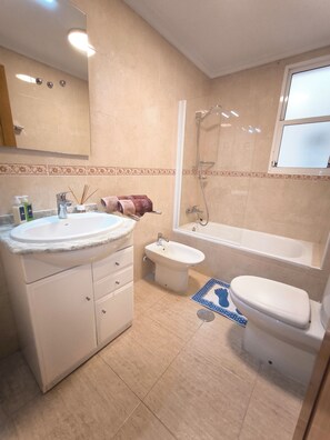 Bathroom - Central Apartment & Beach (Torrevieja)
