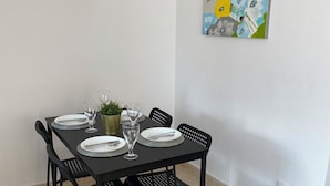 Lejlighed - 2 soveværelser - ryger - balkon | Spiseområde