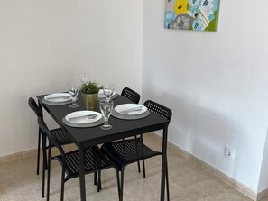 Departamento, 2 habitaciones, para fumadores, balcón | Restaurantes
