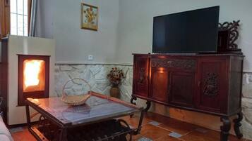 House, 3 Bedrooms, Smoking, Private Pool | Interior