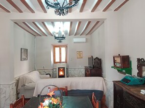 House, 3 Bedrooms, Smoking, Private Pool | Dining room