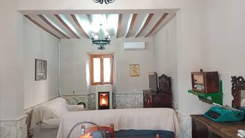 House, 3 Bedrooms, Smoking, Private Pool | Dining room
