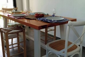 House, 3 Bedrooms, Smoking, Fireplace | Dining