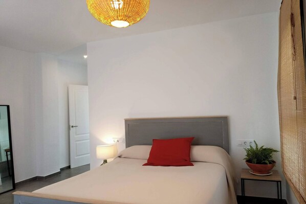 House, 3 Bedrooms, Smoking, Fireplace