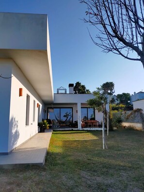 House, 3 Bedrooms, Smoking, Fireplace | Garden