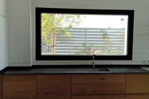 House, 3 Bedrooms, Smoking, Fireplace | Interior