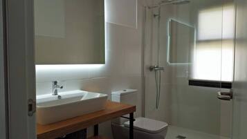 House, 3 Bedrooms, Smoking, Fireplace | Bathroom