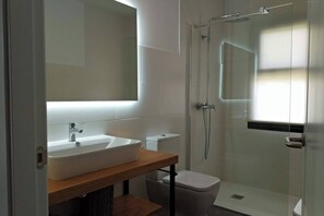 House, 3 Bedrooms, Smoking, Fireplace | Bathroom